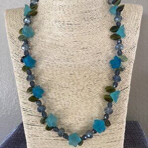 Turquoise blue flower beaded necklace (21")